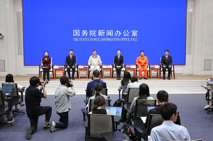 SCIO group interview: Pioneering China's high-speed rail development on the new journey