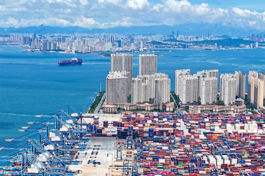 China's foreign trade up 2.9% in H1