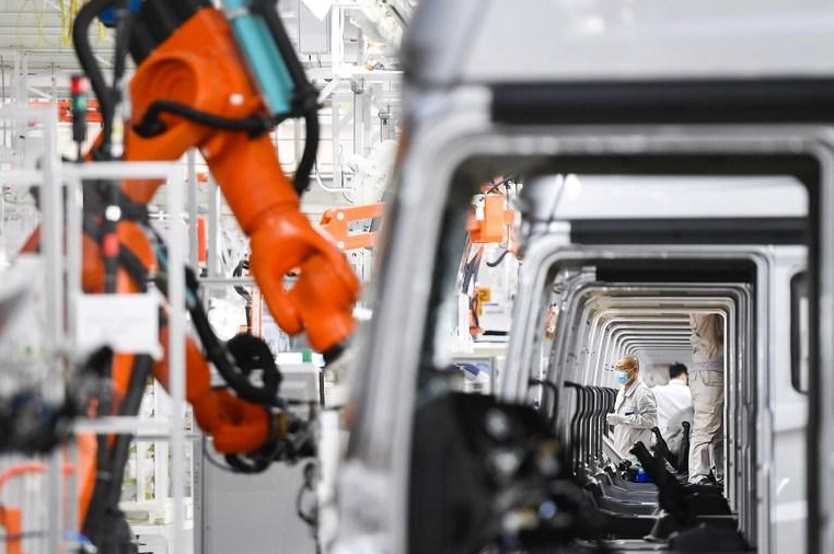 China's industrial output up 5.7% in July