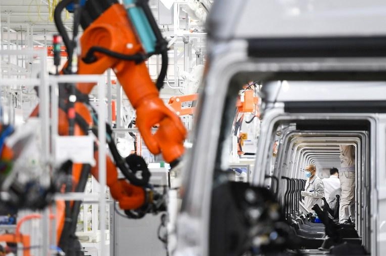 China's industrial production shows stable growth, structural improvement