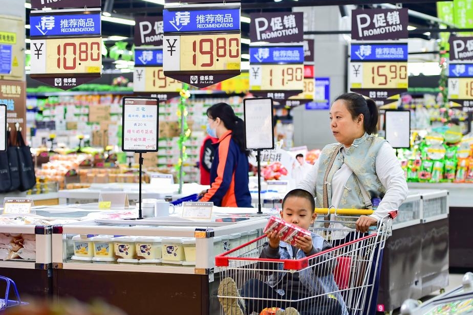 China's retail sales up 2.8% in first 2 months